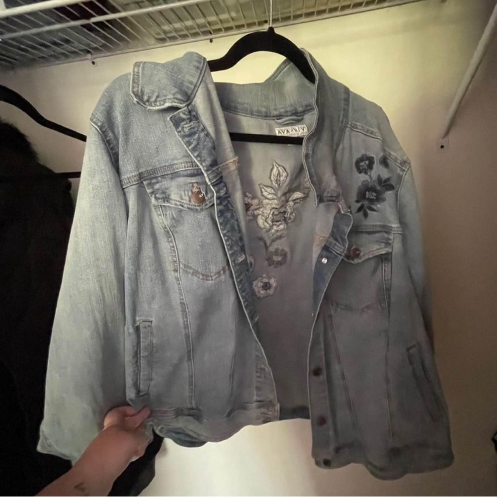 Embroidered denim jacket - Size 4X